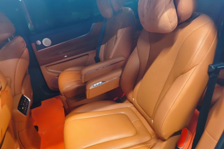 Used Hima AITO M9 2024 Range-Extended Ultra Version 42 kWh 6-Seater Model Left Rear Seat