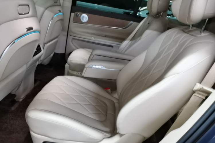 Used Hima AITO M9 2024 Range-Extended Ultra Version 42 kWh 6-Seater Model Left Rear Seat