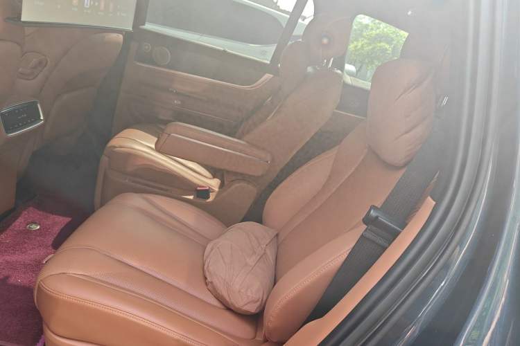 Used Hima AITO M9 2024 Range-Extended Ultra Version 42 kWh 6-Seater Model Left Rear Seat