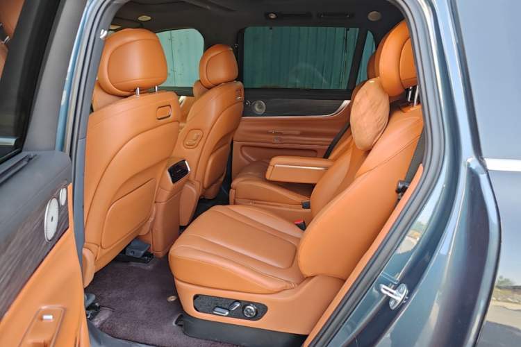 Used Hima AITO M9 2024 Range-Extended Ultra Version 42 kWh 6-Seater Model Left Rear Seat