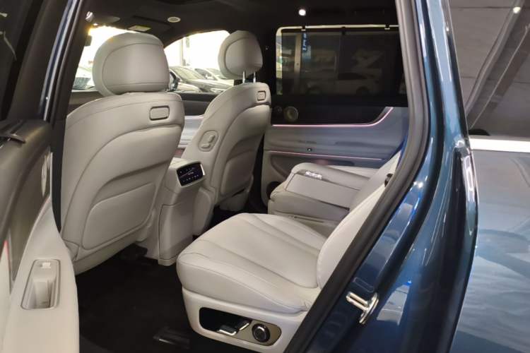 Used Hima AITO M9 2024 Range-Extended Ultra Version 42 kWh 6-Seater Model Left Rear Seat