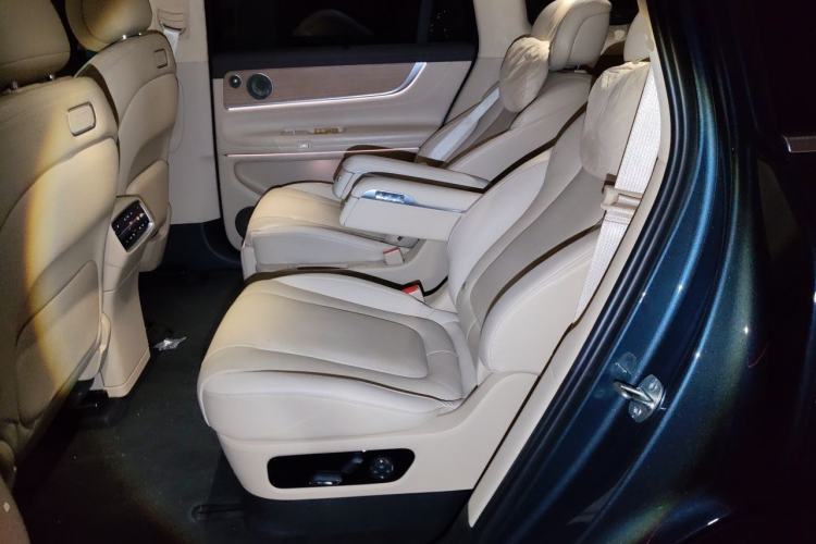 Used Hima AITO M9 2024 Range-Extended Ultra Version 42 kWh 6-Seater Model Left Rear Seat