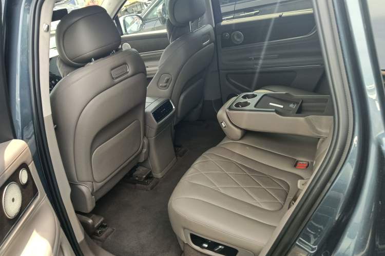 Used Hima AITO M9 2024 Range-Extended Ultra Version 52 kWh 5-Seater Model Left Rear Seat