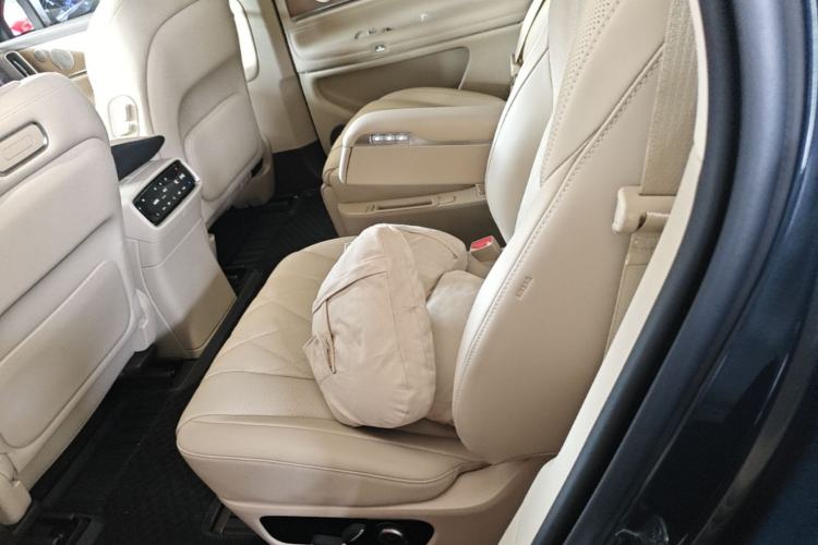 Used Hima AITO M9 2024 Range-Extended Ultra Version 42 kWh 6-Seater Model Left Rear Seat