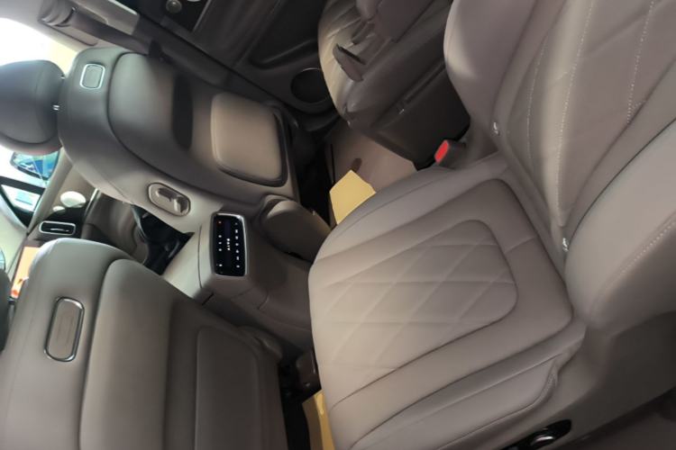 Used Hima AITO M9 2024 Range-Extended Ultra Version 42 kWh 6-Seater Model Left Rear Seat