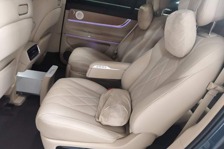 Used Hima AITO M9 2024 All-Electric Ultra Version 100 kWh 6-Seater Model Left Rear Seat