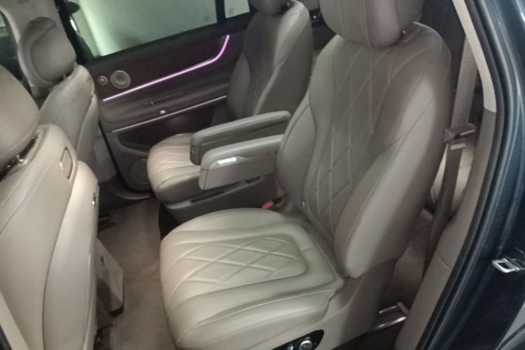 Used Hima AITO M9 2024 Range-Extended Max Edition 52 kWh 6-Seater Version Left Rear Seat