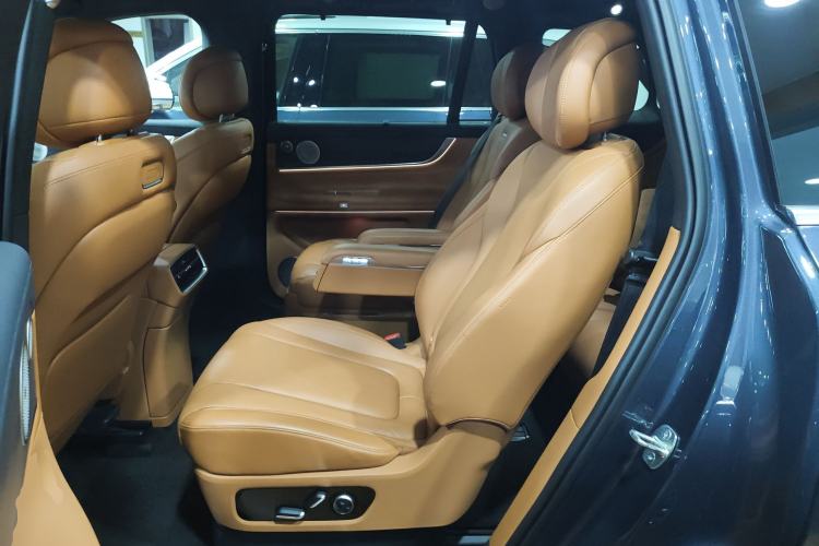 Used Hima AITO M9 2024 Range-Extended Ultra Version 42 kWh 6-Seater Model Left Rear Seat