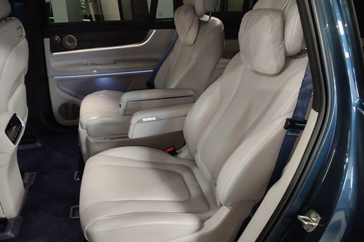 Used Hima AITO M9 2024 Range-Extended Max Edition 42 kWh 6-Seater Version Left Rear Seat