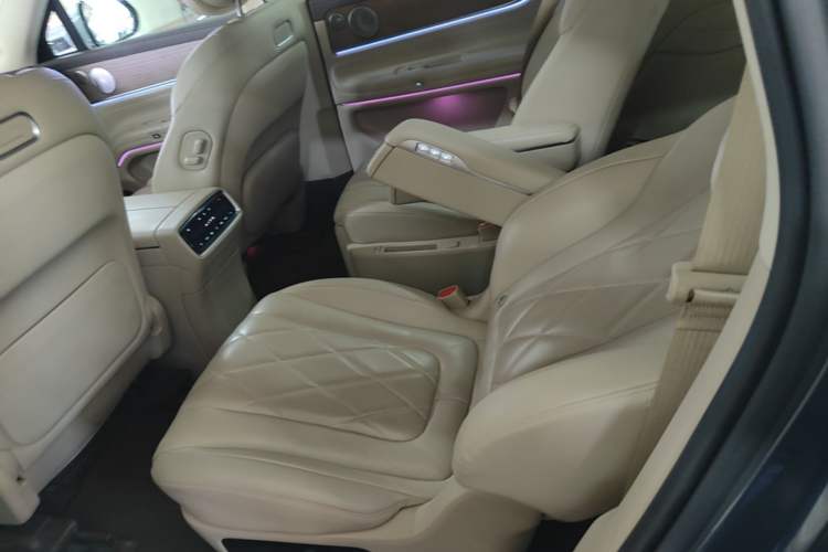 Used Hima AITO M9 2024 Range-Extended Ultra Version 42 kWh 6-Seater Model Left Rear Seat