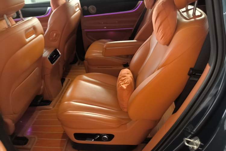 Used Hima AITO M9 2024 All-Electric Ultra Version 100 kWh 6-Seater Model Left Rear Seat