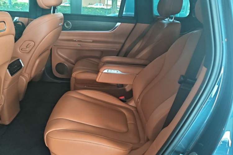 Used Hima AITO M9 2024 Range-Extended Ultra Version 42 kWh 6-Seater Model Left Rear Seat