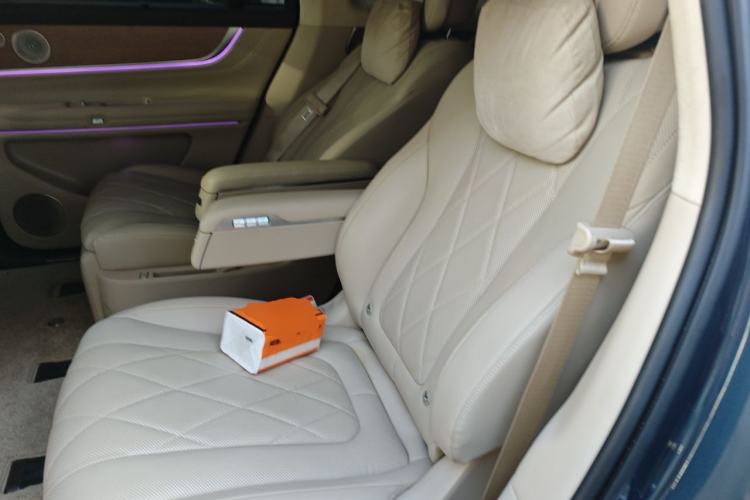 Used Hima AITO M9 2024 Range-Extended Ultra Version 52 kWh 6-Seater Model Left Rear Seat