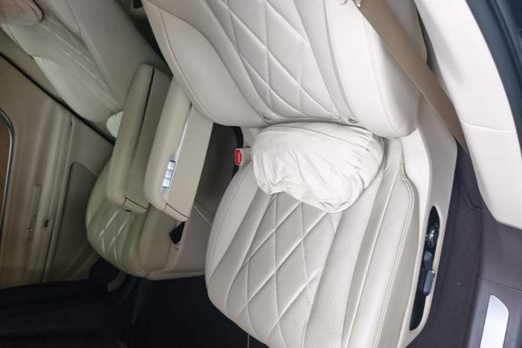 Used Hima AITO M9 2024 Range-Extended Max Edition 52 kWh 6-Seater Version Left Rear Seat