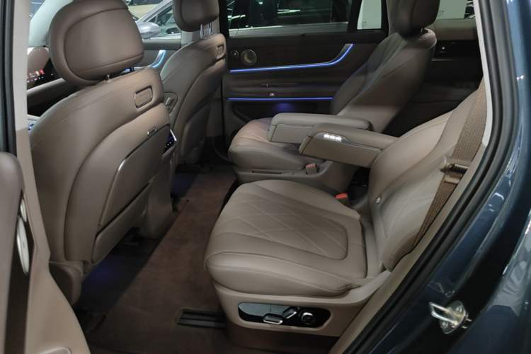 Used Hima AITO M9 2024 Range-Extended Max Edition 42 kWh 6-Seater Version Left Rear Seat