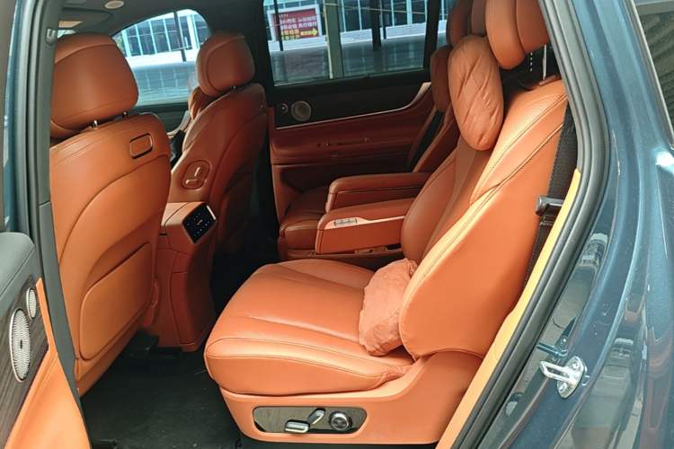 Used Hima AITO M9 2024 Range-Extended Ultra Version 42 kWh 6-Seater Model Left Rear Seat