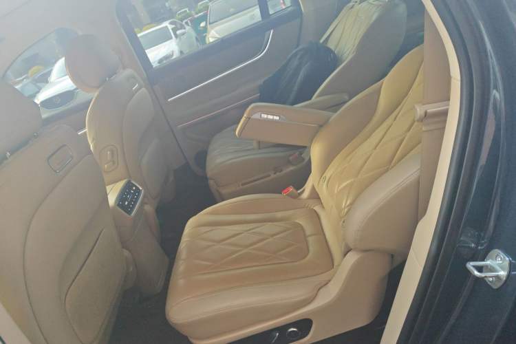 Used Hima AITO M9 2024 Range-Extended Ultra Version 52 kWh 6-Seater Model Left Rear Seat