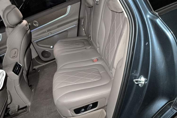 Used Hima AITO M9 2024 Range-Extended Ultra Version 52 kWh 5-Seater Model Left Rear Seat