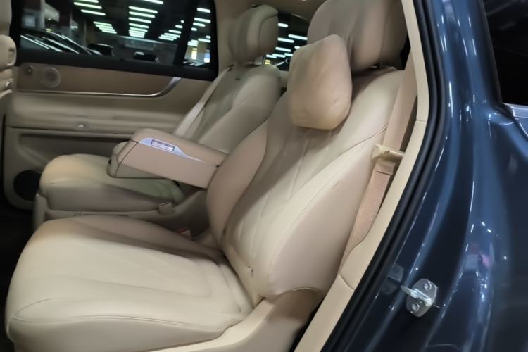 Used Hima AITO M9 2024 Range-Extended Ultra Version 42 kWh 6-Seater Model Left Rear Seat