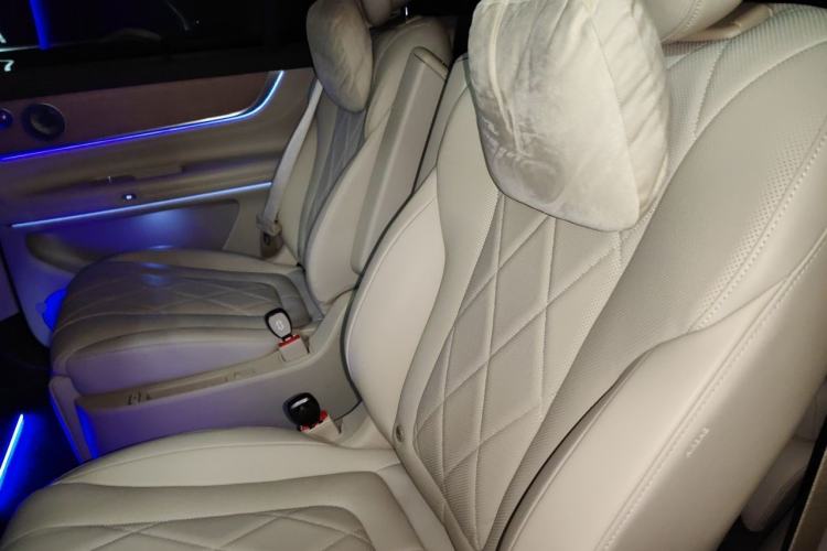 Used Hima AITO M9 2024 Range-Extended Ultra Version 52 kWh 6-Seater Model Left Rear Seat