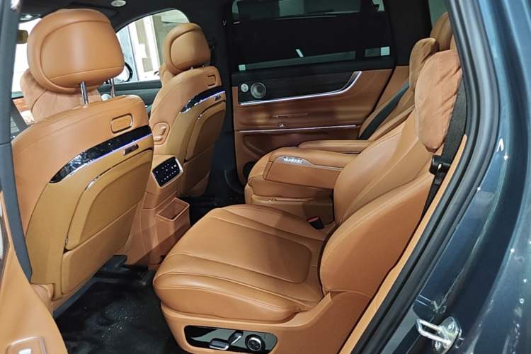 Used Hima AITO M9 2024 Range-Extended Ultra Version 52 kWh 6-Seater Model Left Rear Seat