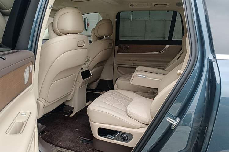 Used Hima AITO M9 2024 Range-Extended Ultra Version 42 kWh 6-Seater Model Left Rear Seat