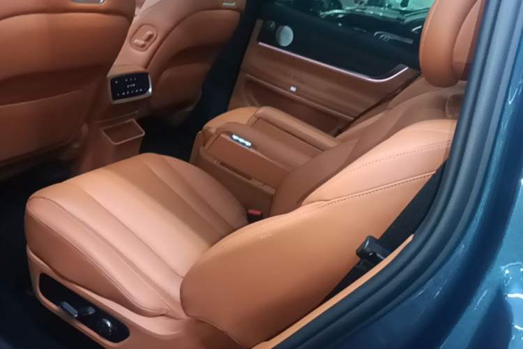 Used Hima AITO M9 2024 Range-Extended Ultra Version 42 kWh 6-Seater Model Left Rear Seat