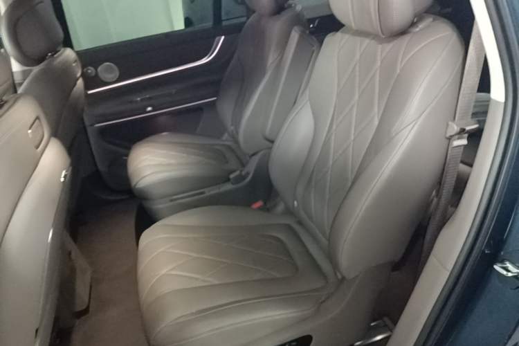 Used Hima AITO M9 2024 Range-Extended Max Edition 52 kWh 6-Seater Version Left Rear Seat