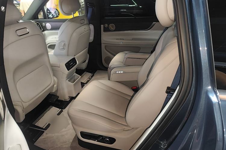Used Hima AITO M9 2024 Range-Extended Ultra Version 52 kWh 6-Seater Model Left Rear Seat
