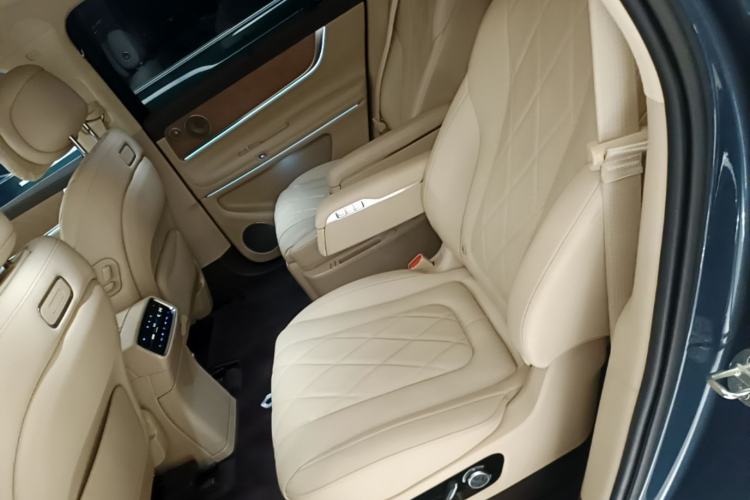Used Hima AITO M9 2024 Range-Extended Ultra Version 42 kWh 6-Seater Model Left Rear Seat