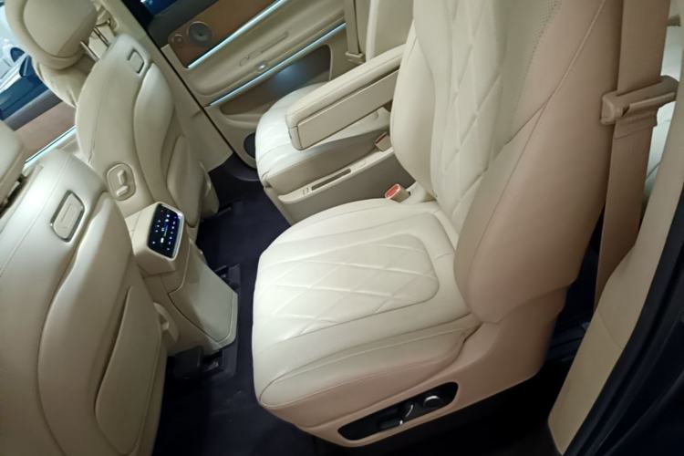 Used Hima AITO M9 2024 Range-Extended Ultra Version 42 kWh 6-Seater Model Left Rear Seat