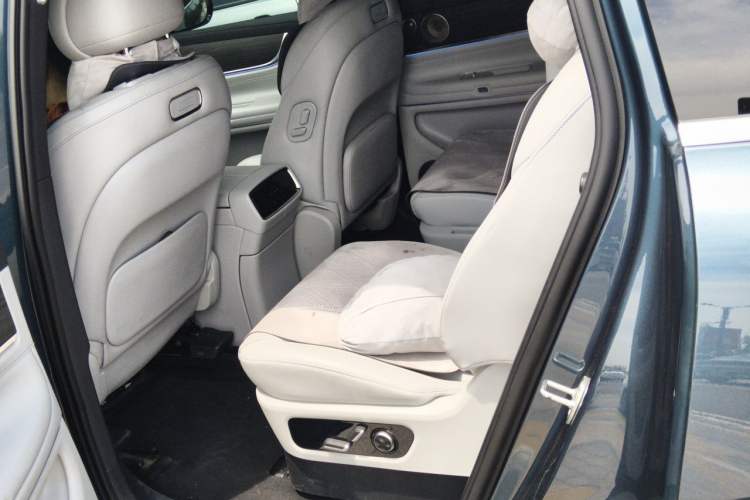 Used Hima AITO M9 2024 All-Electric Max Version 100 kWh 6-Seater Left Rear Seat
