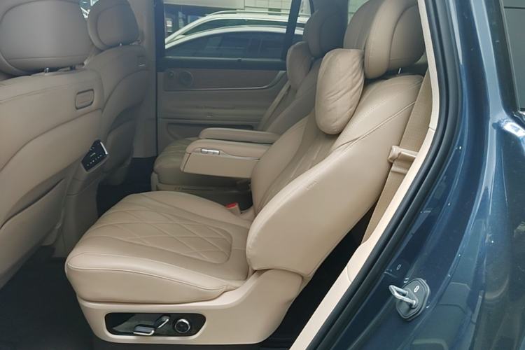 Used Hima AITO M9 2024 Range-Extended Ultra Version 52 kWh 6-Seater Model Left Rear Seat