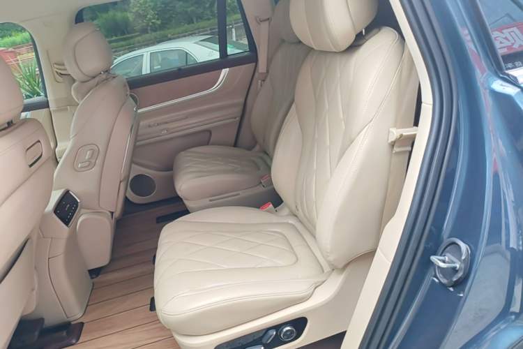 Used Hima AITO M9 2024 Range-Extended Max Edition 42 kWh 6-Seater Version Left Rear Seat