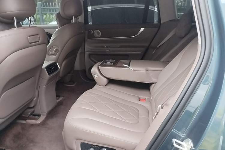 Used Hima AITO M9 2024 Range-Extended Ultra Version 52 kWh 5-Seater Model Left Rear Seat