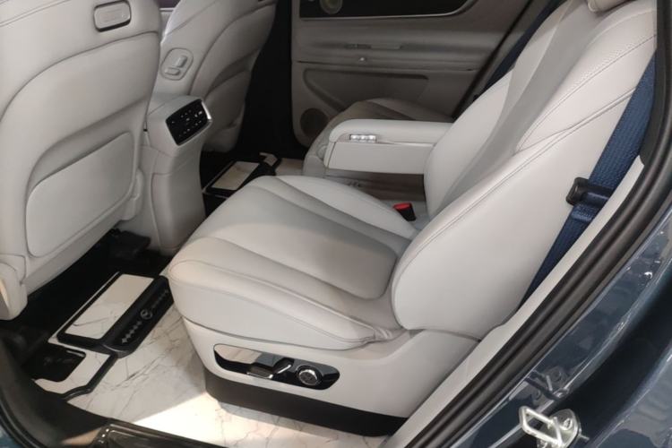 Used Hima AITO M9 2024 Range-Extended Ultra Version 42 kWh 6-Seater Model Left Rear Seat