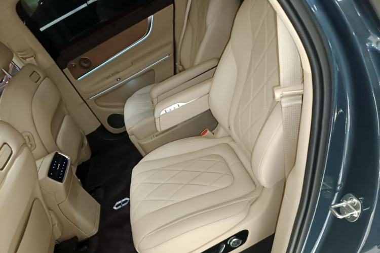 Used Hima AITO M9 2024 Range-Extended Ultra Version 42 kWh 6-Seater Model Left Rear Seat