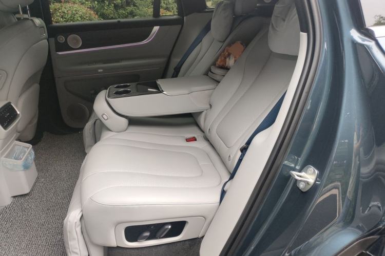 Used Hima AITO M9 2024 Range-Extended Ultra Version 52 kWh 5-Seater Model Left Rear Seat