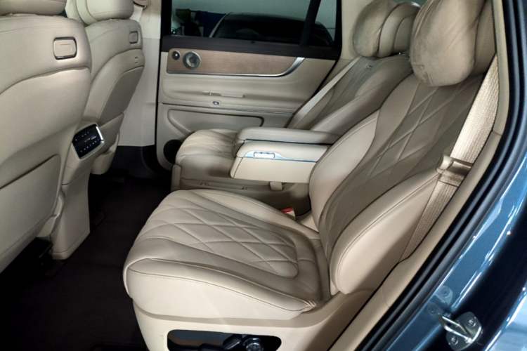 Used Hima AITO M9 2024 Range-Extended Ultra Version 42 kWh 6-Seater Model Left Rear Seat
