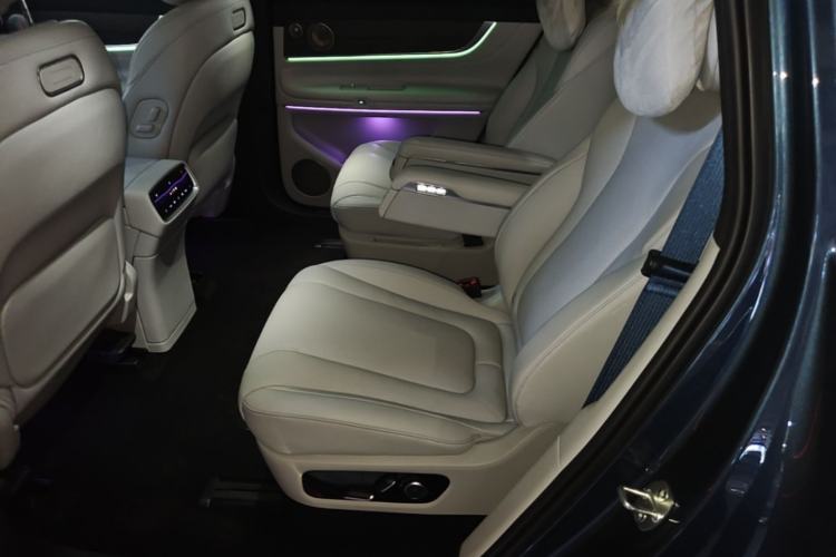Used Hima AITO M9 2024 Range-Extended Max Edition 42 kWh 6-Seater Version Left Rear Seat