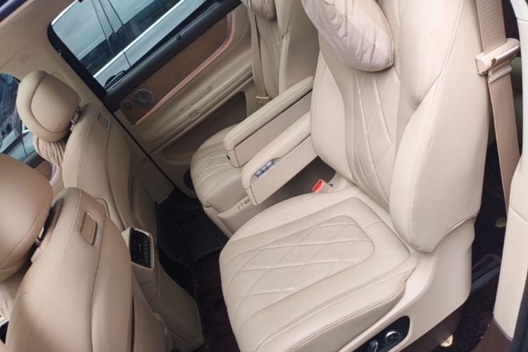 Used Hima AITO M9 2024 Range-Extended Ultra Version 42 kWh 6-Seater Model Left Rear Seat