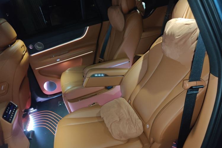 Used Hima AITO M9 2024 Range-Extended Ultra Version 42 kWh 6-Seater Model Left Rear Seat