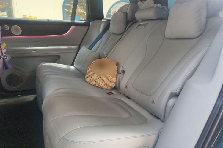 Used Hima AITO M9 2024 Range-Extended Ultra Version 52 kWh 5-Seater Model Left Rear Seat