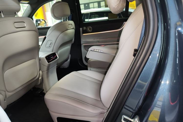 Used Hima AITO M9 2024 Range-Extended Ultra Version 42 kWh 6-Seater Model Left Rear Seat