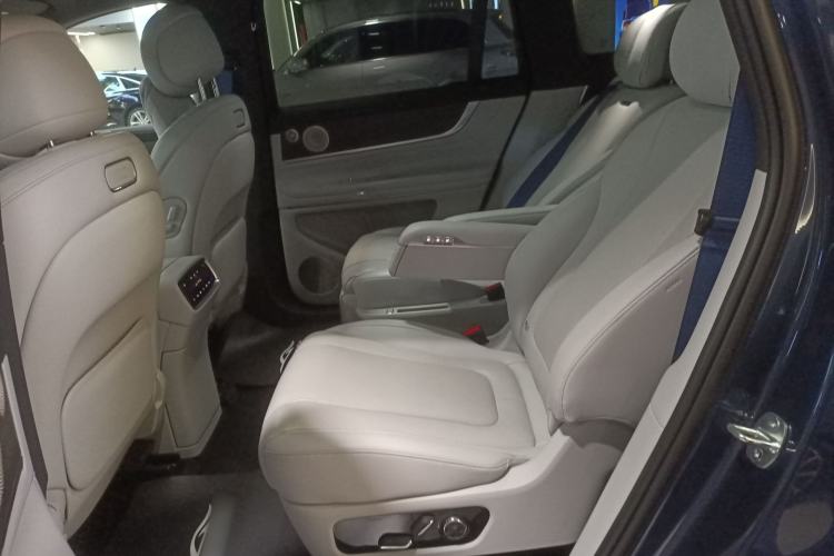 Used Hima AITO M9 2024 Range-Extended Ultra Version 42 kWh 6-Seater Model Left Rear Seat
