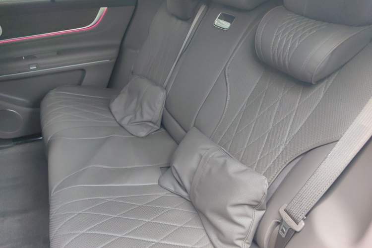 Used Hima AITO M9 2024 All-Electric Ultra Version 100 kWh 5-Seater Model Left Rear Seat