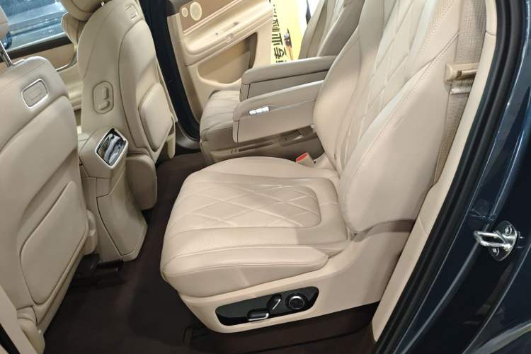 Used Hima AITO M9 2024 Range-Extended Ultra Version 42 kWh 6-Seater Model Left Rear Seat
