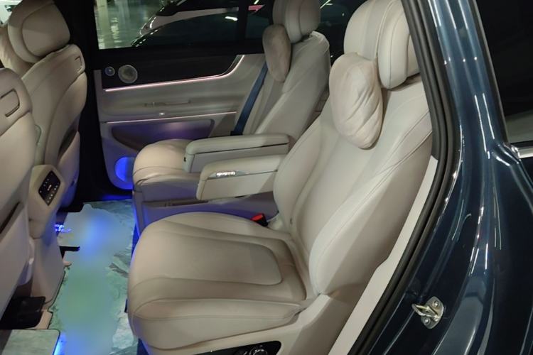 Used Hima AITO M9 2024 All-Electric Ultra Version 100 kWh 6-Seater Model Left Rear Seat
