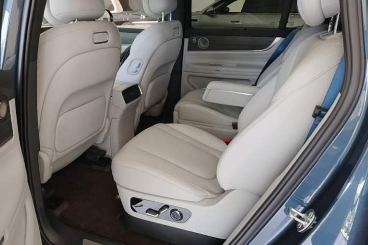 Used Hima AITO M9 2024 Range-Extended Ultra Version 42 kWh 6-Seater Model Left Rear Seat