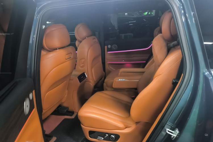 Used Hima AITO M9 2024 Range-Extended Ultra Version 42 kWh 6-Seater Model Left Rear Seat